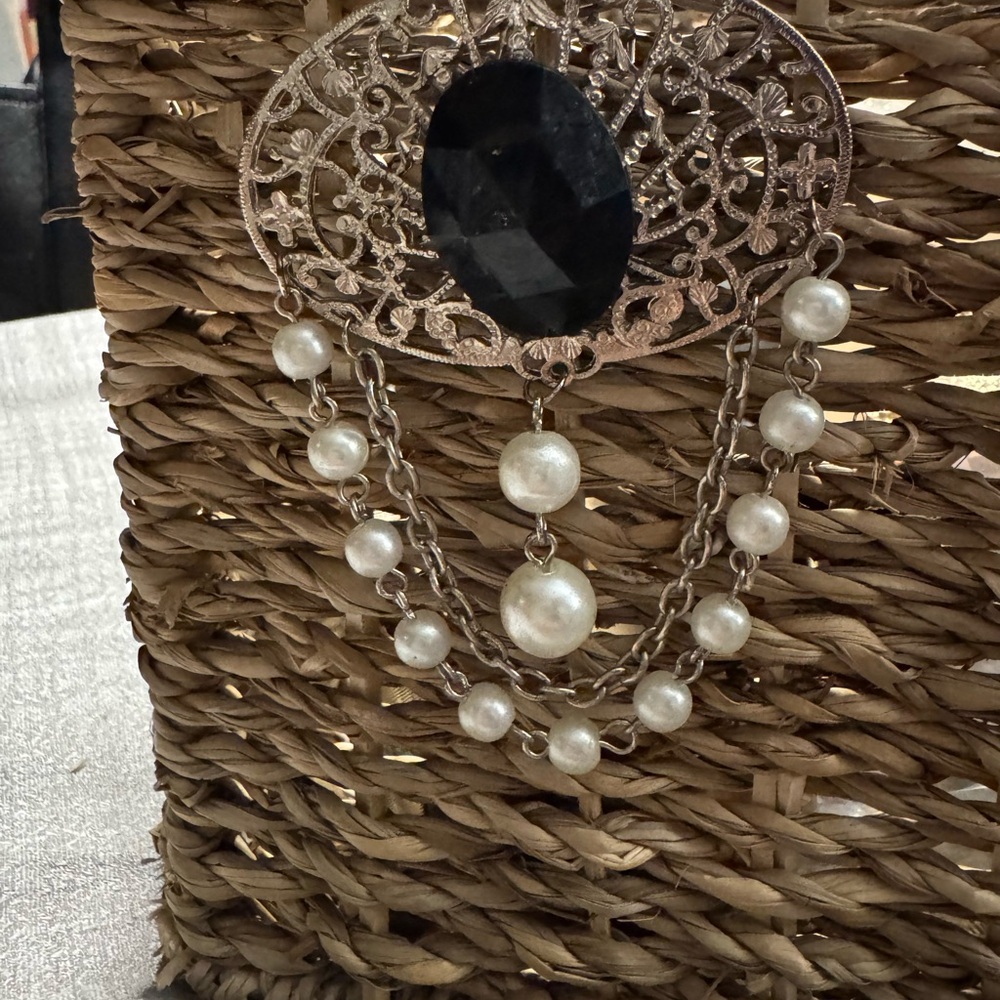 Elegant Silver and Black Pendant Necklace